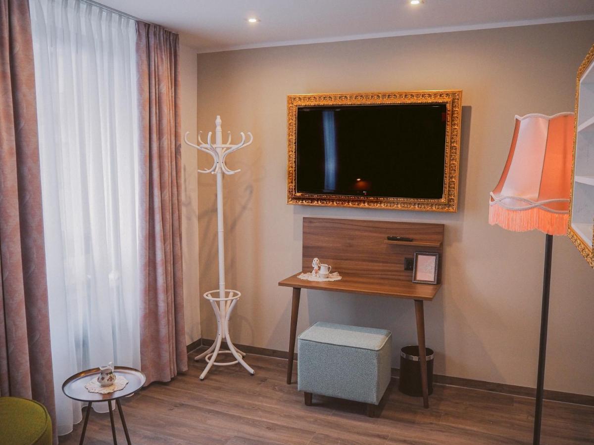 מולהיים אן דר רור Tante Alma'S Muelheimer Hotel מראה חיצוני תמונה