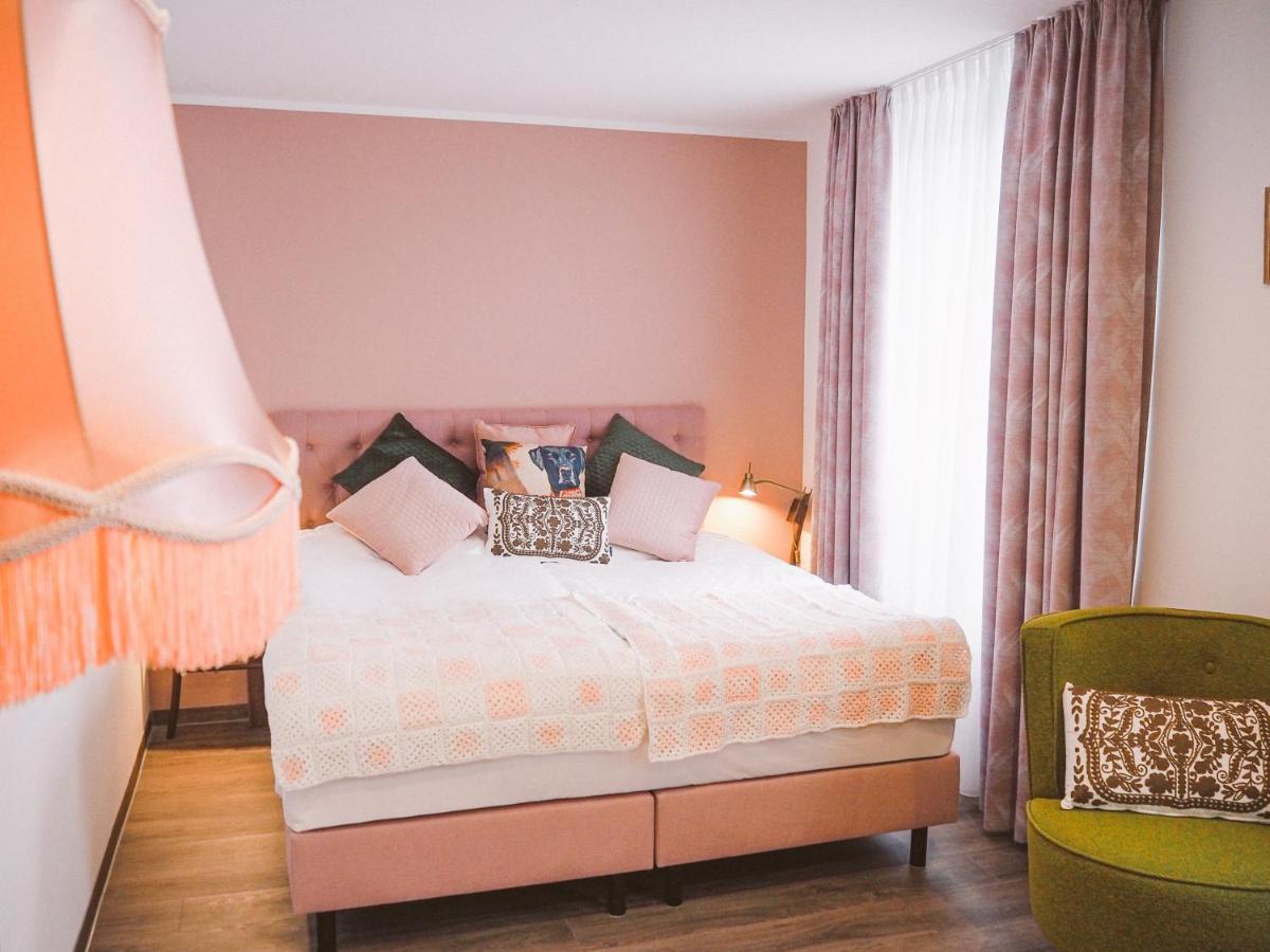 מולהיים אן דר רור Tante Alma'S Muelheimer Hotel מראה חיצוני תמונה
