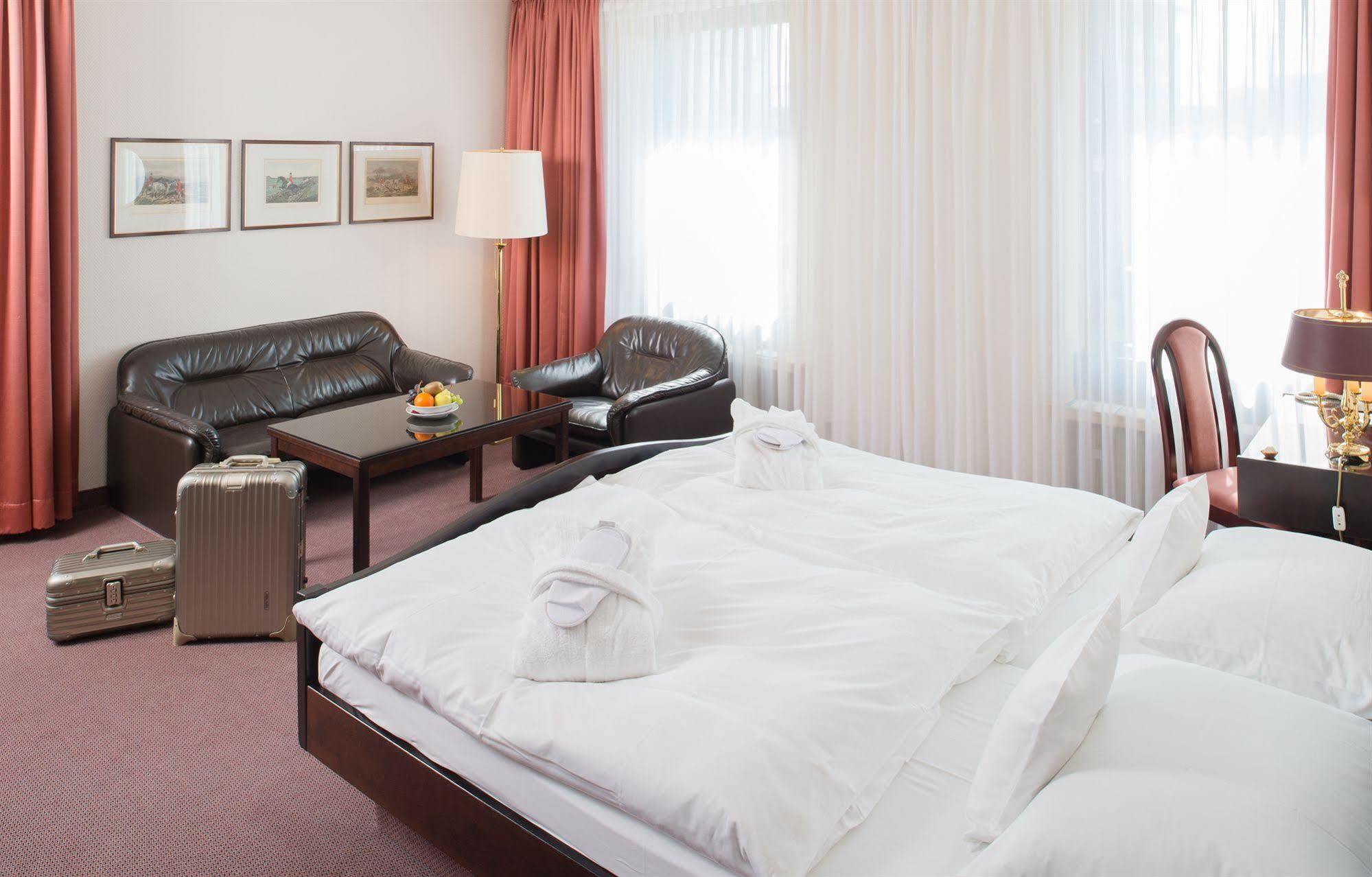 מולהיים אן דר רור Tante Alma'S Muelheimer Hotel מראה חיצוני תמונה